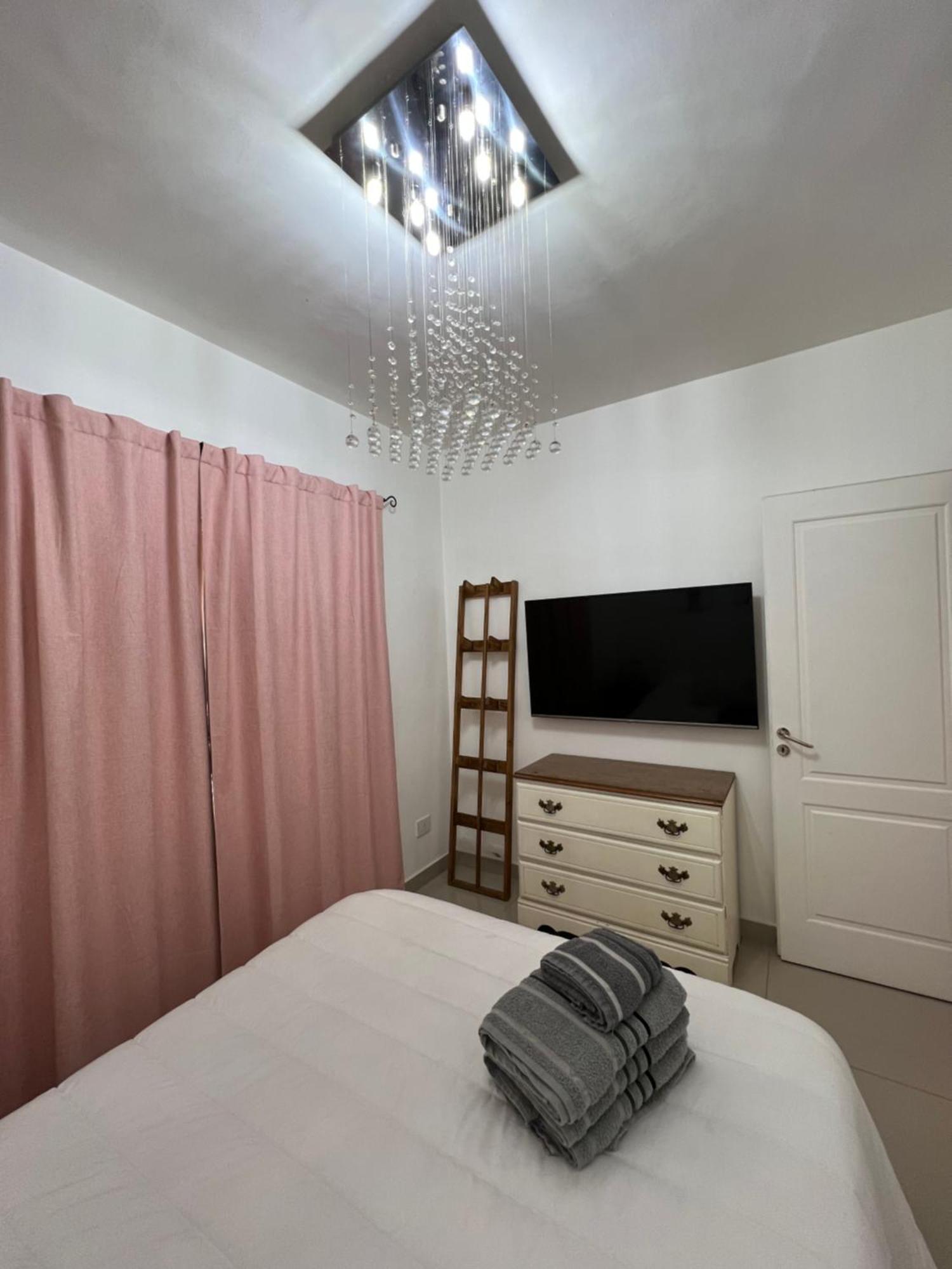 Lo De Hugo Apartment Muniz